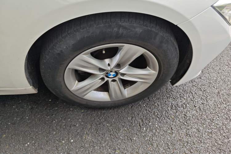 Used BMW 3 Series 2014 320i Active Edition Right Front Wheel Hub