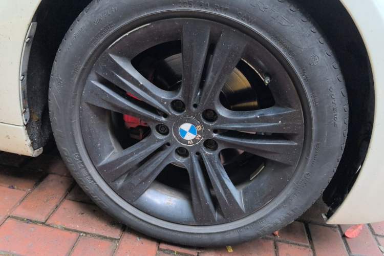 Used BMW 3 Series 2014 320i Sport Design Package Right Front Wheel Hub