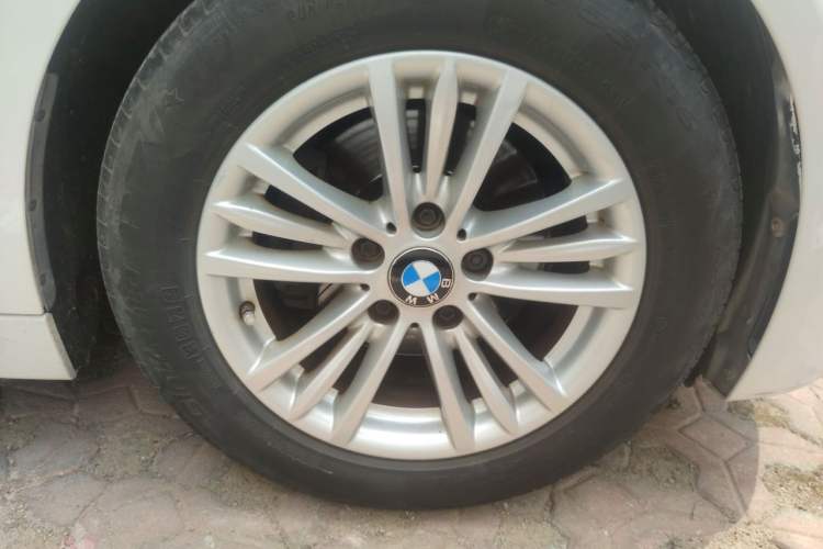 Used BMW 3 Series 2014 320Li Fashion Model Right Front Wheel Hub