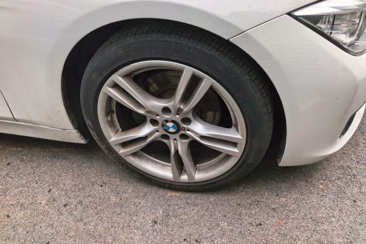 Used BMW 3 Series 2014 328i Sport Design Package Right Front Wheel Hub