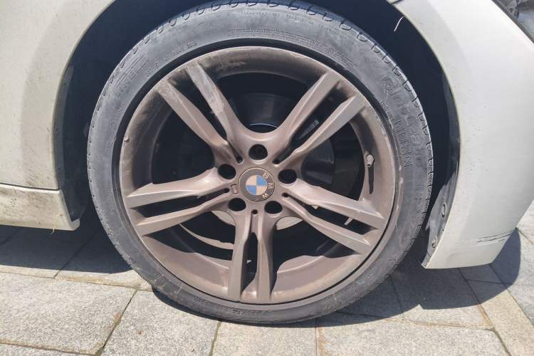 Used BMW 3 Series 2014 320Li Fashion Model Right Front Wheel Hub