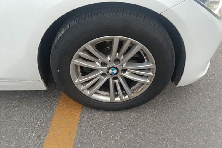 Used BMW 3 Series 2014 320Li Fashion Model Right Front Wheel Hub