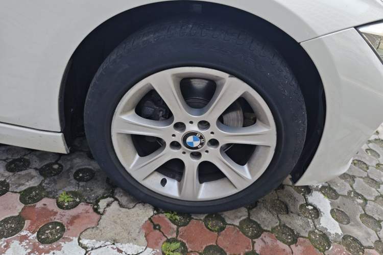 Used BMW 3 Series 2014 328Li xDrive Fashion Design Package Right Front Wheel Hub