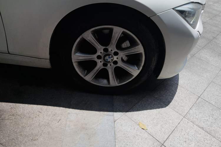 Used BMW 3 Series 2014 328Li Fashion Model Right Front Wheel Hub