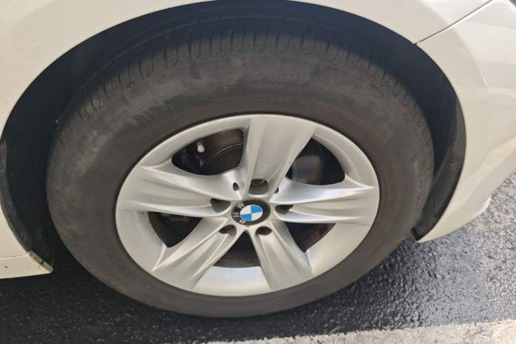 Used BMW 3 Series 2014 320i Sport Edition Right Front Wheel Hub
