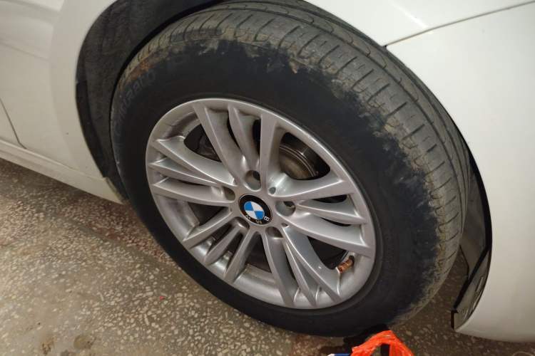 Used BMW 3 Series 2014 320Li Fashion Model Right Front Wheel Hub