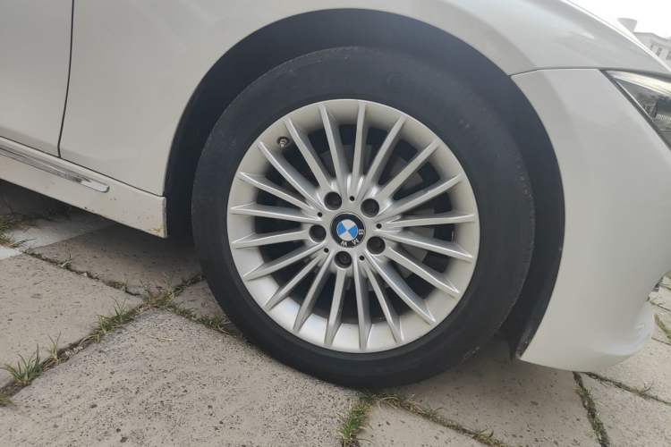 Used BMW 3 Series 2014 320Li Luxury Design Package Right Front Wheel Hub