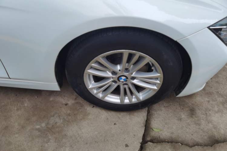 Used BMW 3 Series 2014 320Li Fashion Model Right Front Wheel Hub
