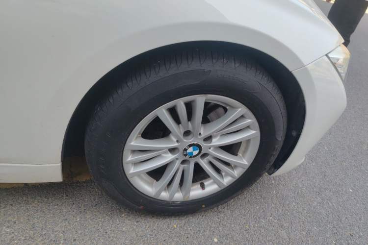 Used BMW 3 Series 2014 320Li Fashion Model Right Front Wheel Hub