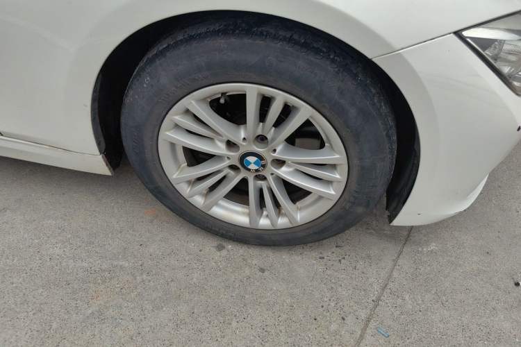 Used BMW 3 Series 2014 320Li Fashion Model Right Front Wheel Hub