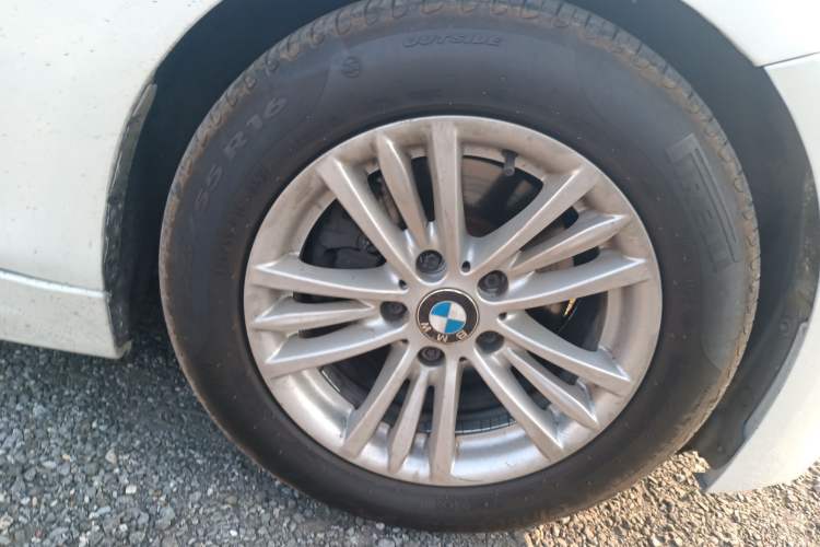 Used BMW 3 Series 2014 320Li Fashion Model Right Front Wheel Hub