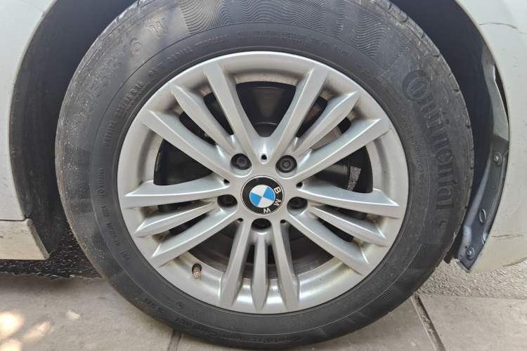 Used BMW 3 Series 2014 320Li Fashion Model Right Front Wheel Hub