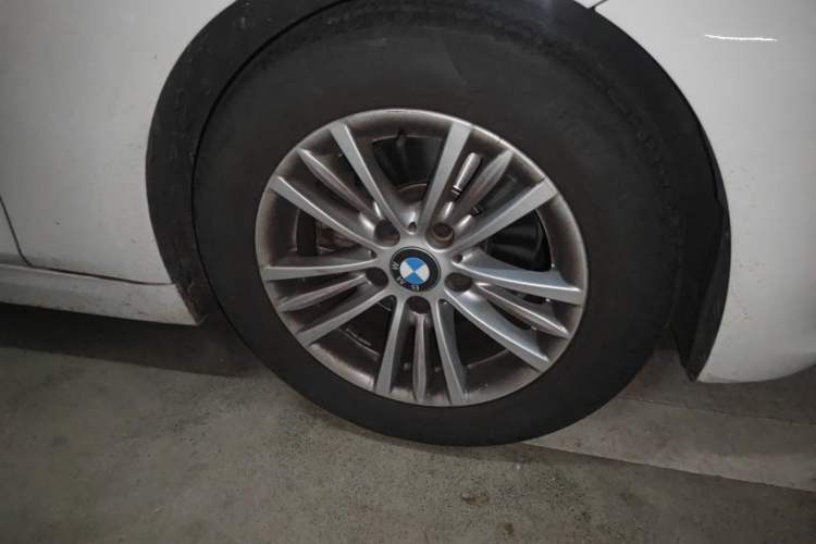 Used BMW 3 Series 2014 320Li Fashion Model Right Front Wheel Hub
