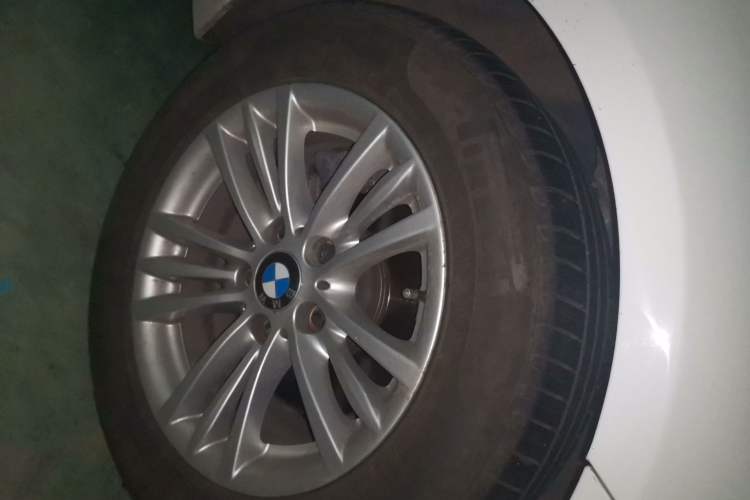 Used BMW 3 Series 2014 320Li Fashion Model Right Front Wheel Hub