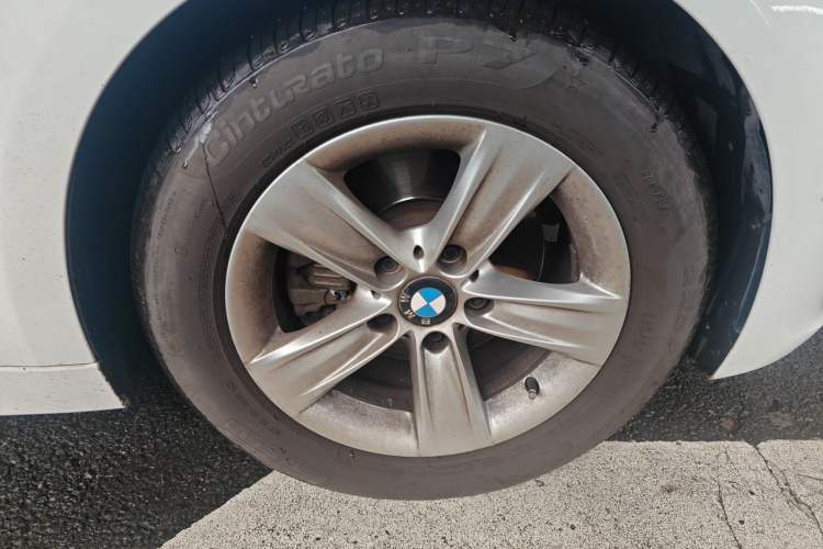 Used BMW 3 Series 2014 320i Active Edition Right Front Wheel Hub
