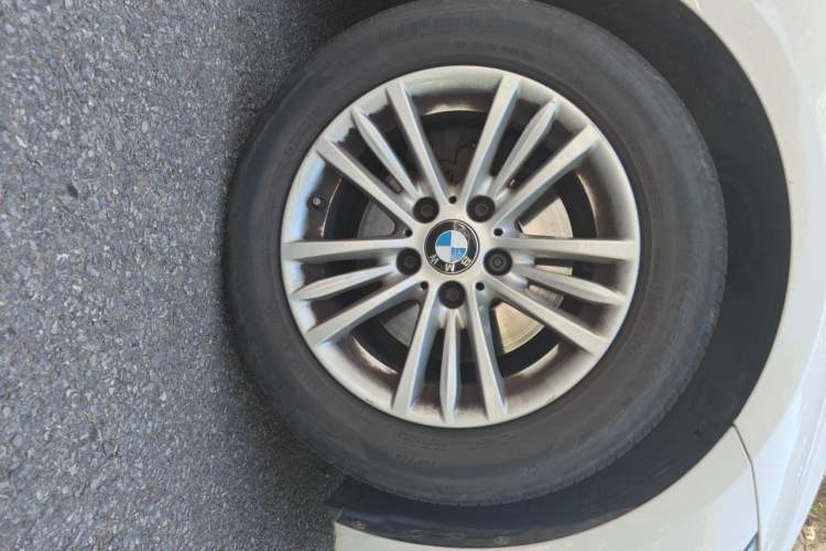 Used BMW 3 Series 2014 320Li Fashion Model Right Front Wheel Hub