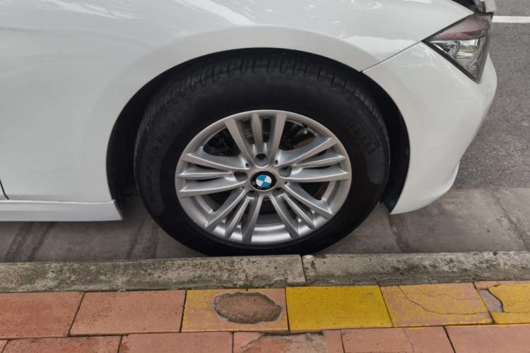 Used BMW 3 Series 2014 320Li Fashion Model Right Front Wheel Hub