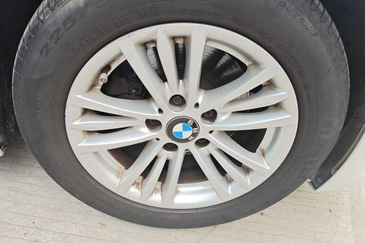 Used BMW 3 Series 2014 320Li Fashion Model Right Front Wheel Hub