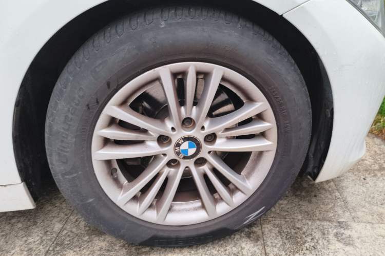 Used BMW 3 Series 2014 320Li Fashion Model Right Front Wheel Hub