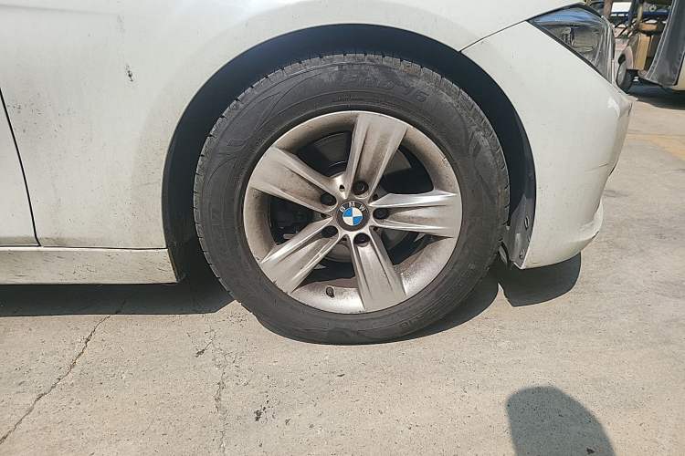 Used BMW 3 Series 2014 320i Sport Edition Right Front Wheel Hub