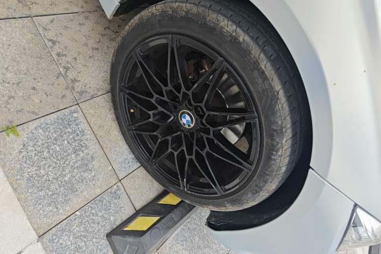 Used BMW 3 Series 2014 320Li Fashion Model Right Front Wheel Hub