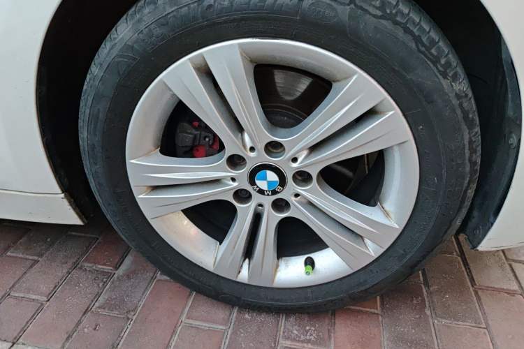 Used BMW 3 Series 2014 328i Sport Design Package Right Front Wheel Hub