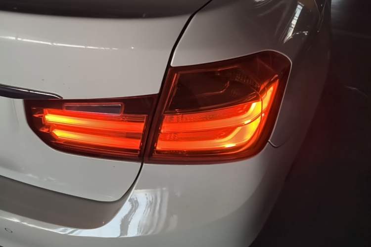 Used BMW 3 Series 2014 320Li Fashion Model Right Rear Taillight