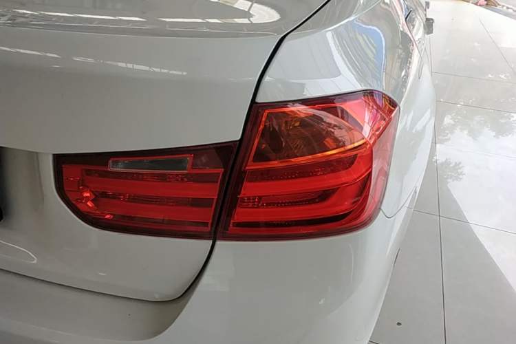 Used BMW 3 Series 2014 320i Sport Design Package Right Rear Taillight