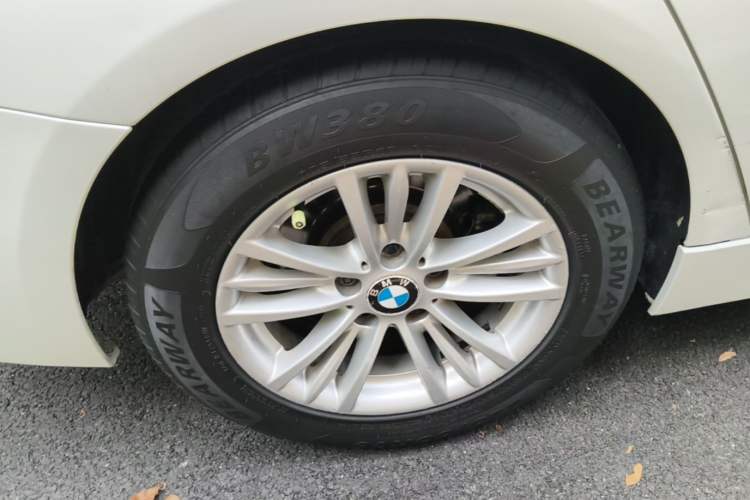 Used BMW 3 Series 2014 320Li Fashion Model Right Rear Wheel Hub