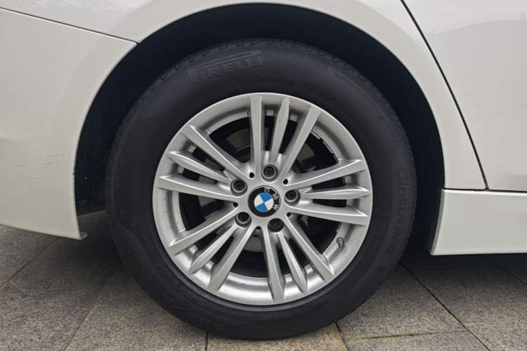 Used BMW 3 Series 2014 320Li Fashion Model Right Rear Wheel Hub
