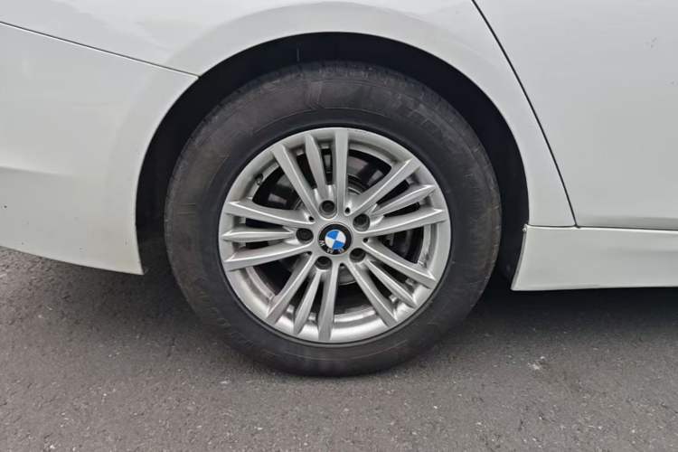 Used BMW 3 Series 2014 320Li Fashion Model Right Rear Wheel Hub