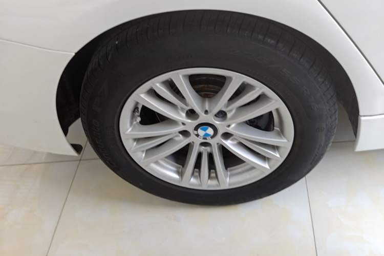 Used BMW 3 Series 2014 320Li Fashion Model Right Rear Wheel Hub