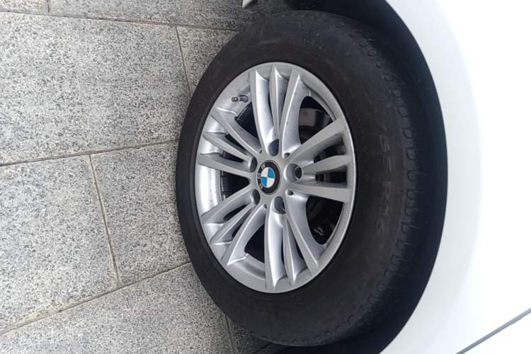 Used BMW 3 Series 2014 320Li Fashion Model Right Rear Wheel Hub