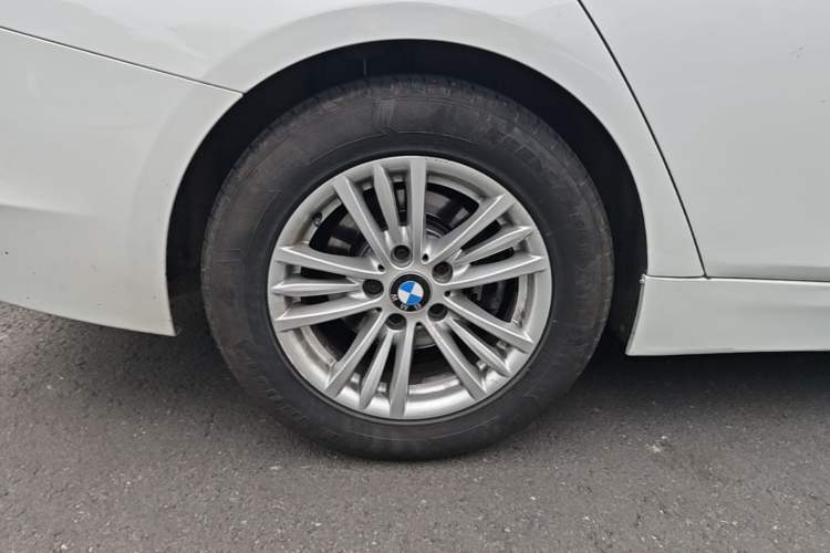 Used BMW 3 Series 2014 320Li Fashion Model Right Rear Wheel Hub