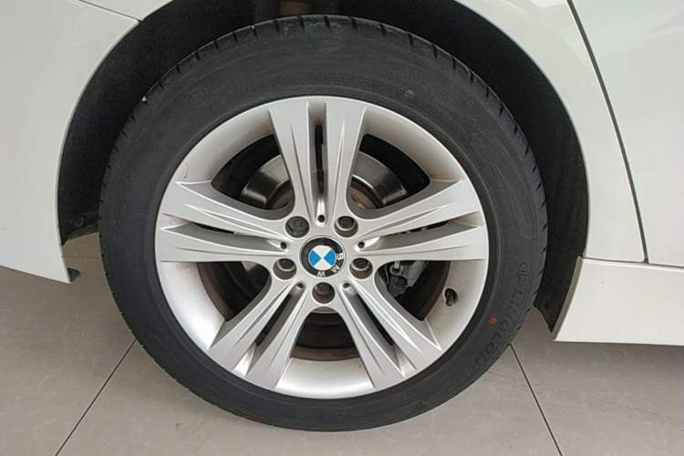 Used BMW 3 Series 2014 320i Sport Design Package Right Rear Wheel Hub