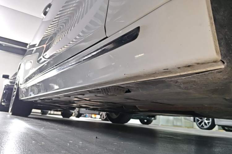 Used BMW 3 Series 2014 328Li Luxury Design Package Right Side Sill
