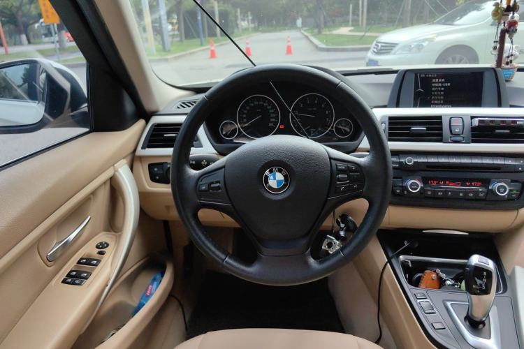 Used BMW 3 Series 2014 320Li Fashion Model Steering Wheel