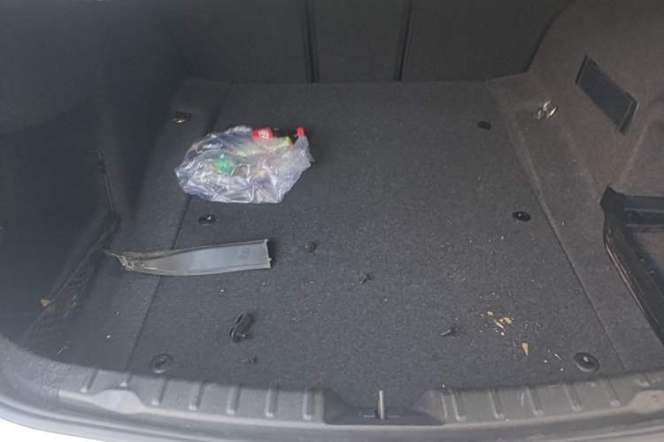 Used BMW 3 Series 2014 320Li Fashion Model Trunk