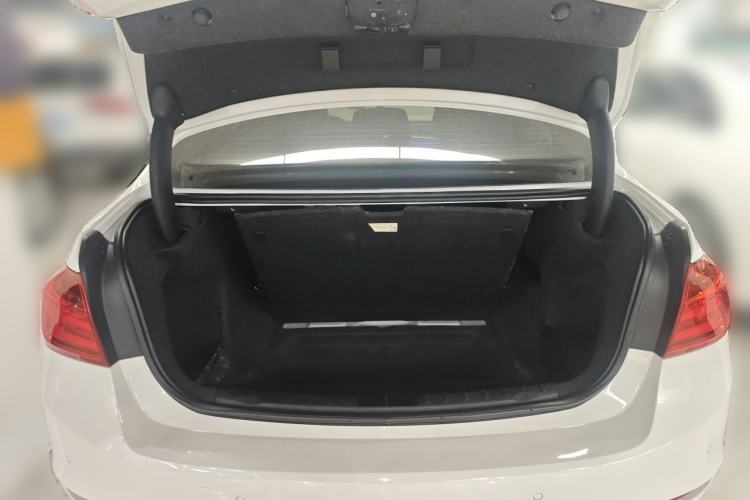 Used BMW 3 Series 2014 320i Sport Edition Trunk