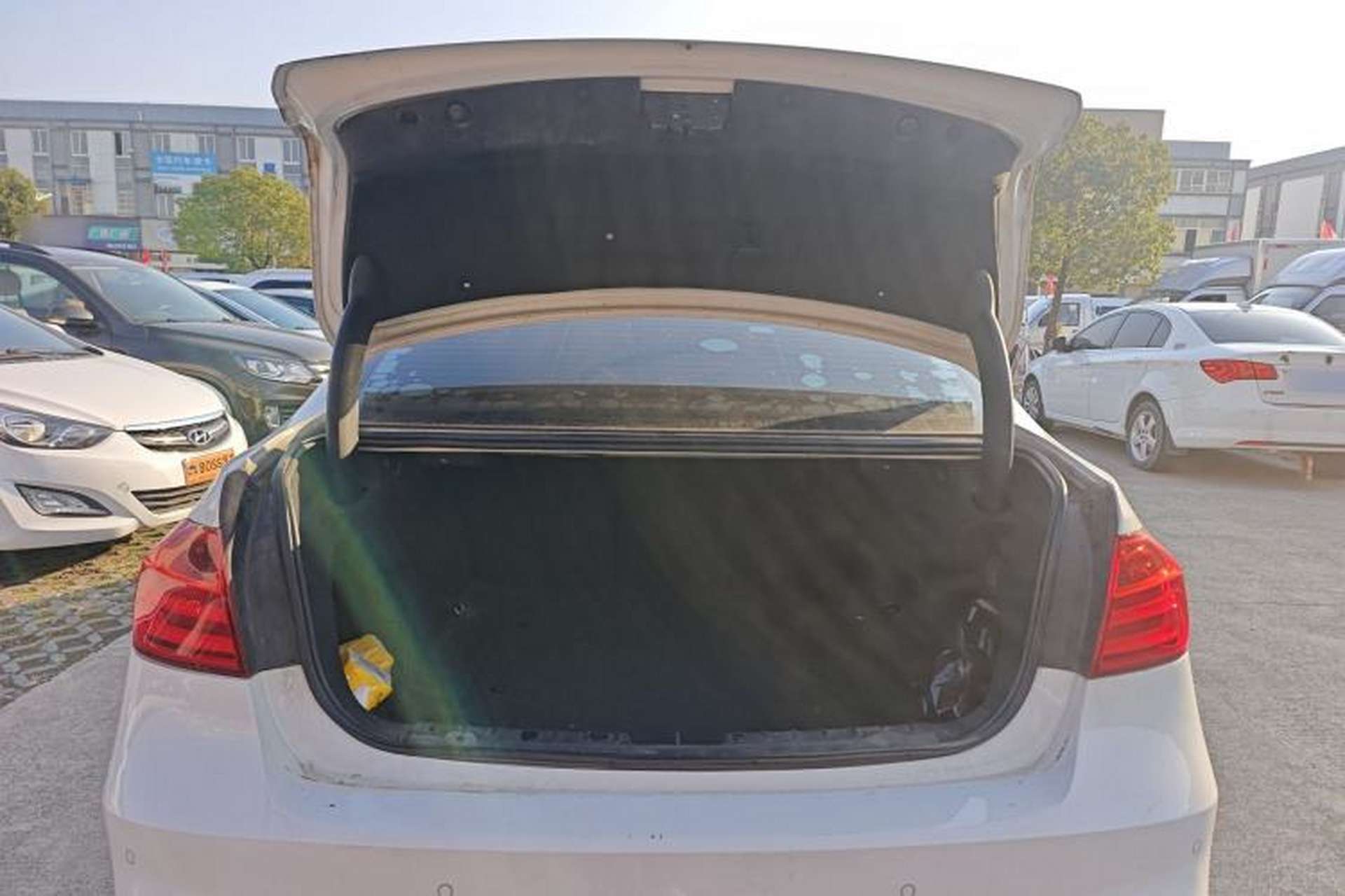 Used BMW 3 Series 2014 320i Sport Edition Trunk