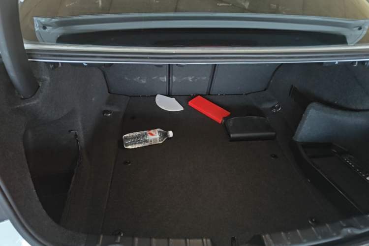 Used BMW 3 Series 2014 320Li Fashion Model Trunk