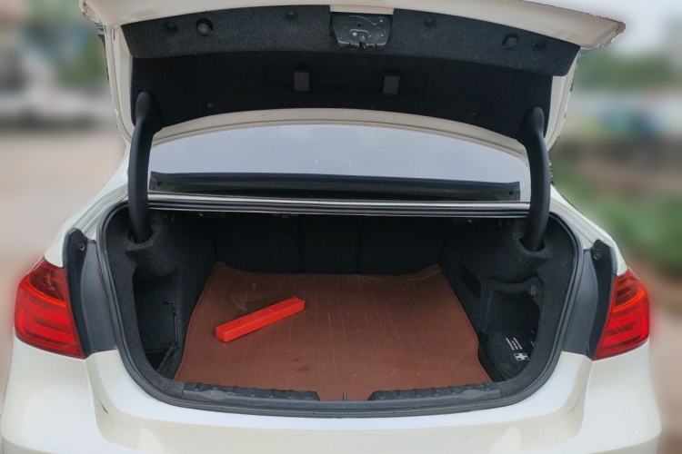 Used BMW 3 Series 2014 320i Sport Edition Trunk