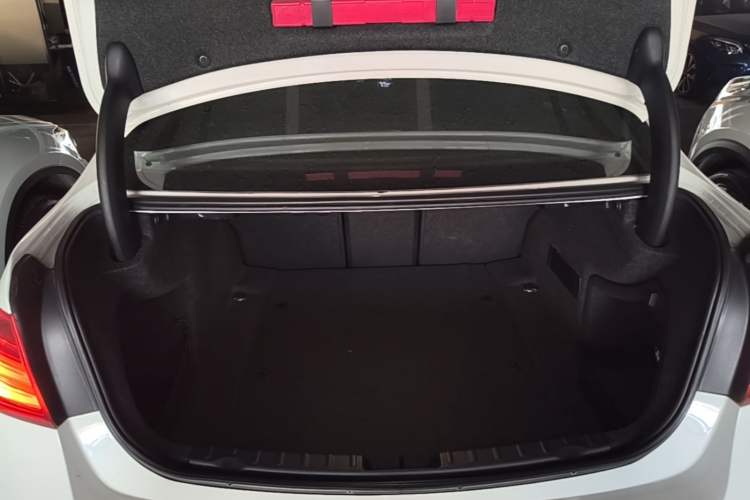 Used BMW 3 Series 2014 320Li Fashion Model Trunk