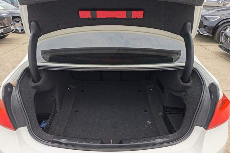 Used BMW 3 Series 2014 320i Sport Edition Trunk