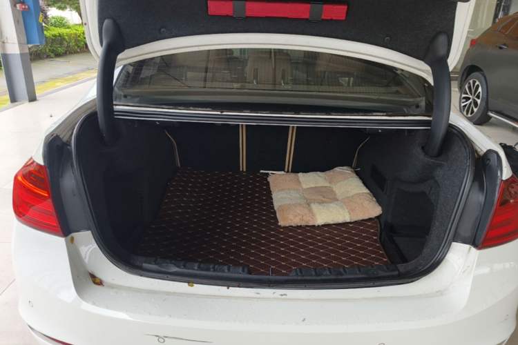 Used BMW 3 Series 2014 320Li Fashion Model Trunk