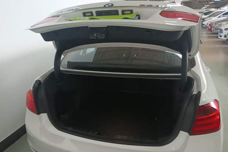 Used BMW 3 Series 2014 320Li Fashion Model Trunk