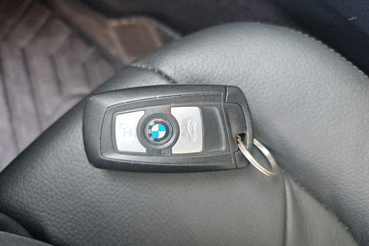 Used BMW 3 Series 2014 320i Active Edition Vehicle Key