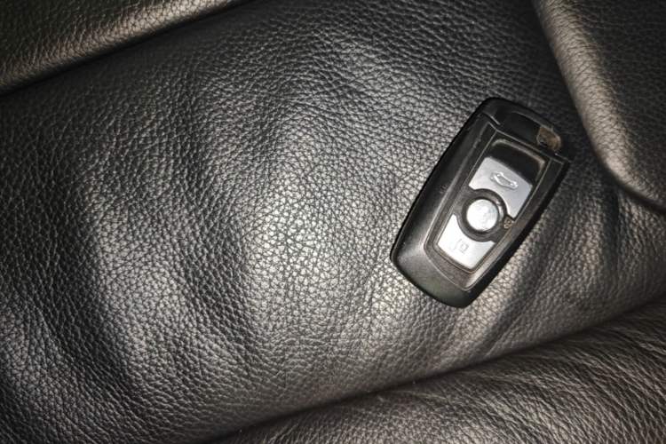 Used BMW 3 Series 2014 320i Sport Edition Vehicle Key