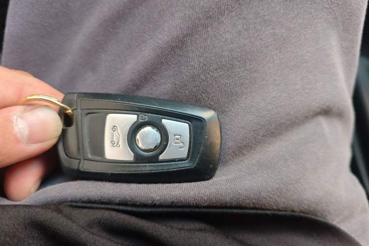 Used BMW 3 Series 2014 320i Sport Edition Vehicle Key