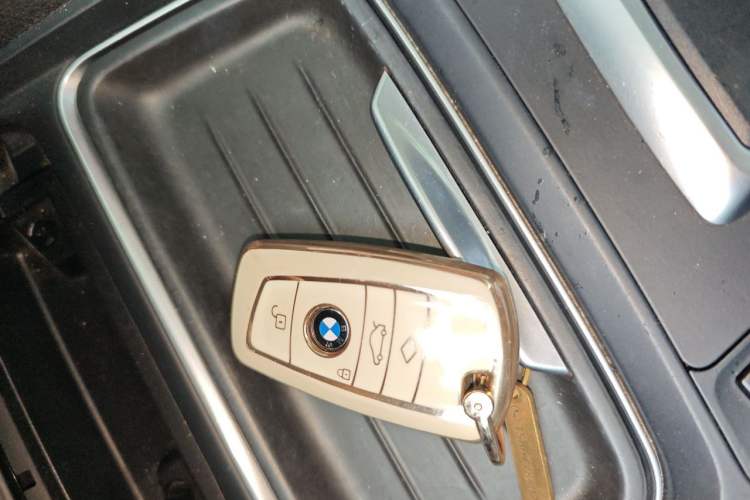 Used BMW 3 Series 2014 320i Active Edition Vehicle Key